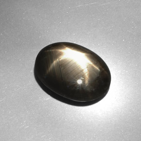 Safira estrela preto natural 7,08ct, corte oval, opaco