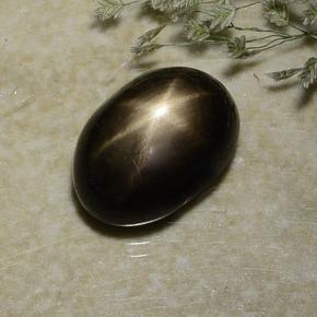 Safira estrela preto natural 3,10ct, corte oval, opaco