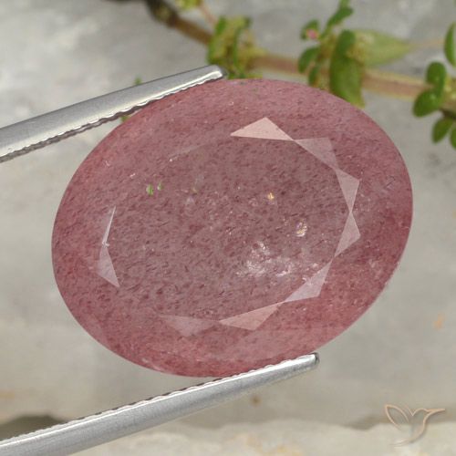 15.08ct Natural Rosa escuro Quartzo Morango, oval, Translúcido