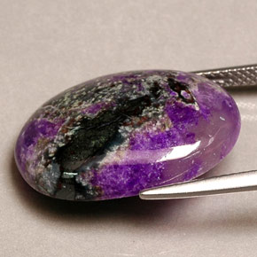 Sugilita multicolorido natural 16,51ct, corte oval, opaco