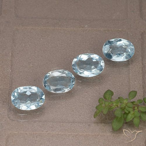 3.69ctw Natural Céu azul Topázio, oval, VVS-VS