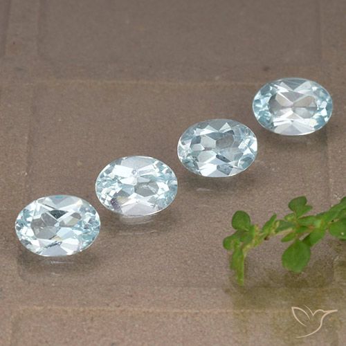 4.23ctw Natural Céu azul Topázio, oval, VVS-VS
