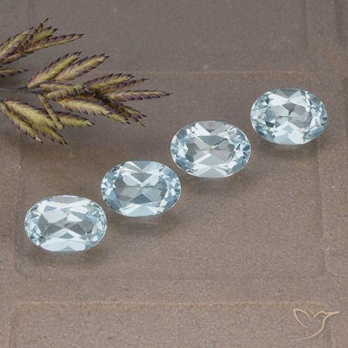 3.97ctw Natural Céu azul Topázio, oval, VVS-VS