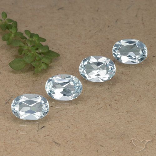 3.81ctw Natural Céu azul Topázio, oval, VVS-VS
