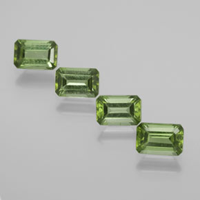 Pedras preciosas de Turmalina Verde floresta natural de 2.32 ct, Corte Esmeralda, VS