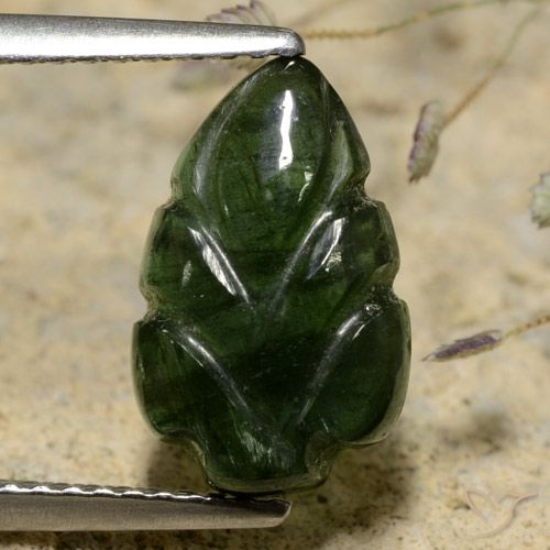 2.75ct Natural Verde Terroso Turmalina, Flor cortada, Translúcido