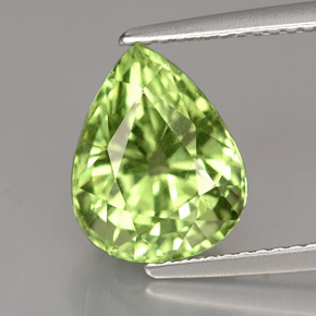 Granada Tsavorita Verde Natural 4.95ct, Formato de pêra, VS
