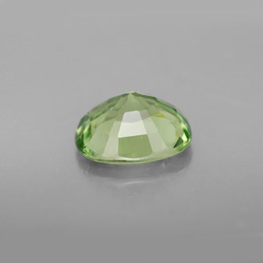Granada tsavorita verde natural 2,62ct, almofada cortada, VS