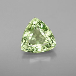 Granada tsavorita verde natural 2,56ct, trillion, VS