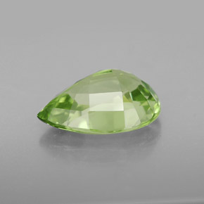 Granada Tsavorita Verde Natural 2.88ct, Formato de pêra, VVS