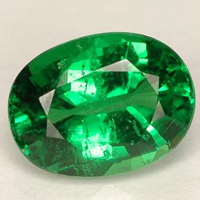 Granada tsavorita verde natural 2,08ct, corte oval, VS-SI