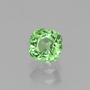 Granada tsavorita verde natural 0,60ct, almofada cortada, VS