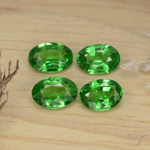 1.65ctw Natural Floresta Verde Brilhante Granada Tsavorita, oval, VS