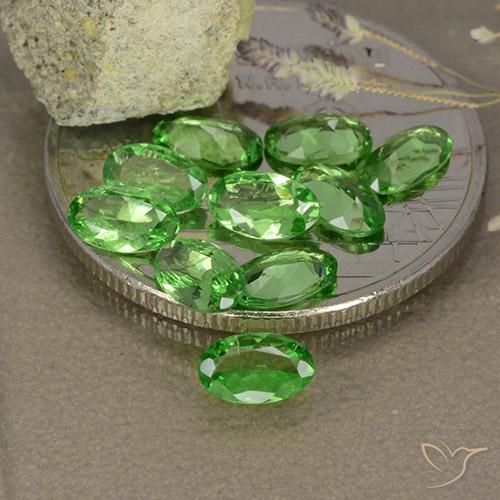 1.93ctw Natural Verde claro Granada Tsavorita, oval, VS