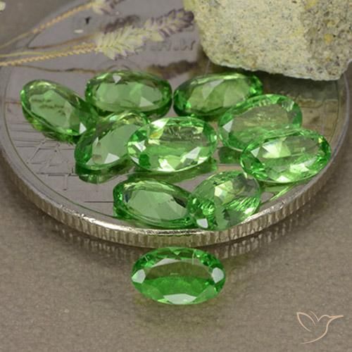 Pedras preciosas de Granada Tsavorita Verde claro natural de 1.93 ct, oval, VS