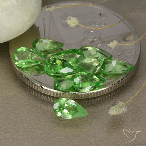 Pedras preciosas de Granada Tsavorita Verde claro natural de 1.67 ct, Formato de pêra, VS