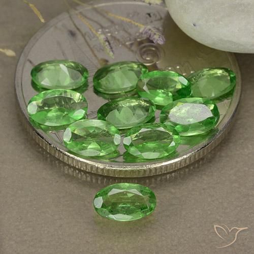 Pedras preciosas de Granada Tsavorita Floresta Verde Brilhante natural de 2.27 ct, oval, VS