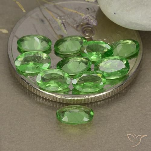Pedras preciosas de Granada Tsavorita Floresta Verde Brilhante natural de 2.27 ct, oval, VS