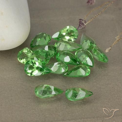 Pedras preciosas de Granada Tsavorita Verde médio natural de 2.78 ct, Formato de pêra, VS