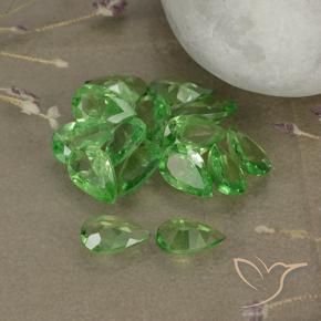 Pedras preciosas de Granada Tsavorita verde vivo natural de 2.81 ct, Formato de pêra, VS
