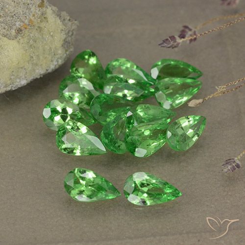 Pedras preciosas de Granada Tsavorita Verde claro natural de 2.41 ct, Formato de pêra, VS