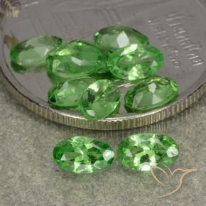 Pedras preciosas de Granada Tsavorita verde vivo natural de 2.21 ct, oval, VS