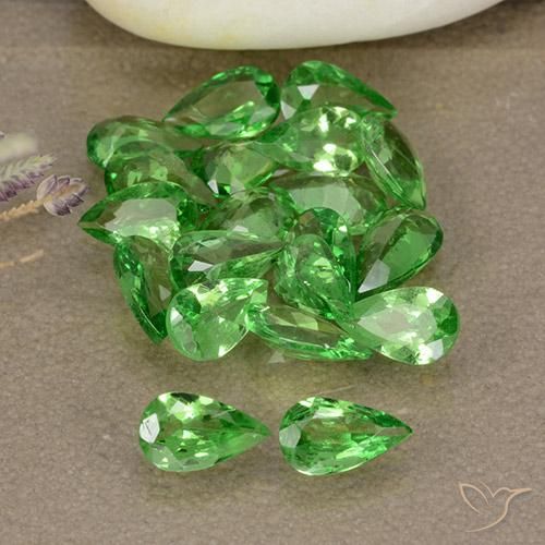 Pedras preciosas de Granada Tsavorita Verde médio natural de 3.47 ct, Formato de pêra, VS