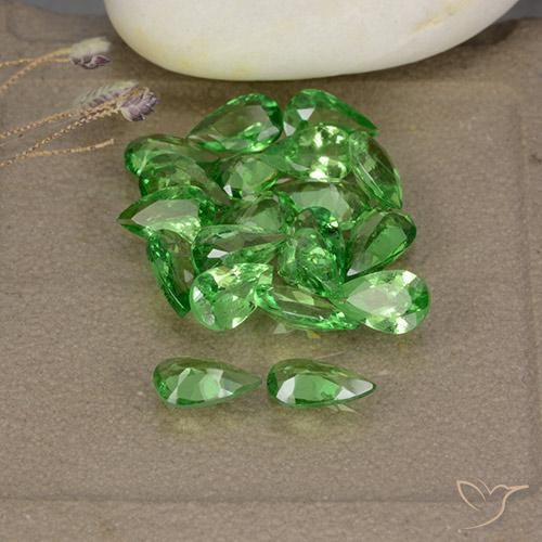 Pedras preciosas de Granada Tsavorita Verde médio natural de 3.47 ct, Formato de pêra, VS