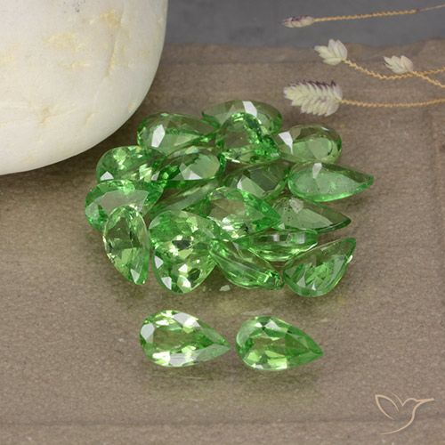 4.39ctw Natural verde intenso Granada Tsavorita, Formato de pêra, VS