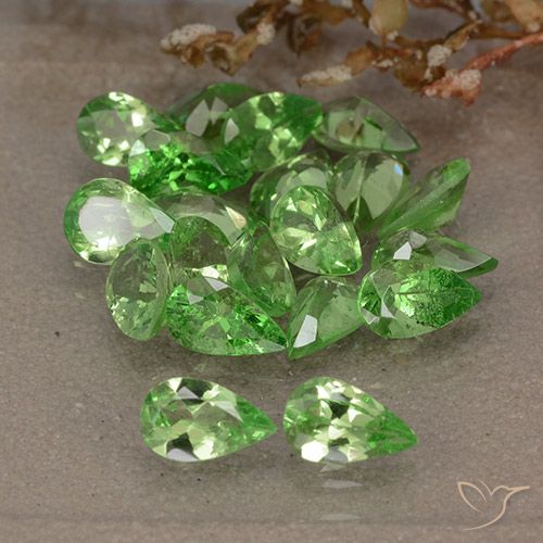 Pedras preciosas de granada tsavorita verde natural de 4,77 ct, formato de pêra, VS