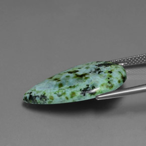 Turquesa verde natural 8,44ct, formato de pêra, opaco