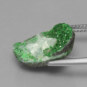 Drusa de uvarovita verde natural 8,99ct, forma extravagante, opaco