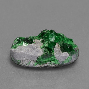 Drusa de uvarovita verde natural 4,02ct, forma extravagante, opaco