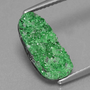 Drusa de uvarovita verde natural 2,74ct, forma extravagante, opaco