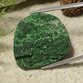 Drusa de uvarovita verde natural 34,35ct, forma extravagante, opaco