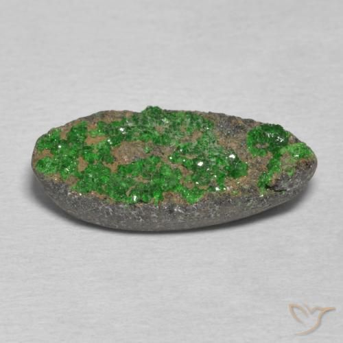 Uvarovita Garnet Drusy verde escuro Natural 7.42ct, oval, Opaco